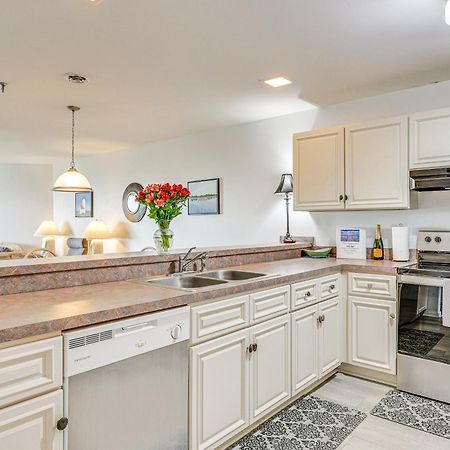 Oak Island Beachfront Condo With Community Pool Eksteriør bilde